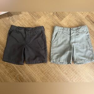 Cat and Jack Boys Quick dry ‘at the knee’ shorts Size 4T light gray & slate gray